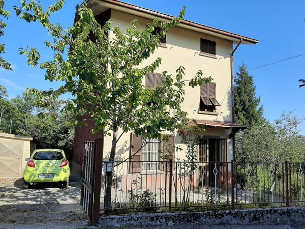 casa indipendente in vendita a Tornolo in zona Tarsogno