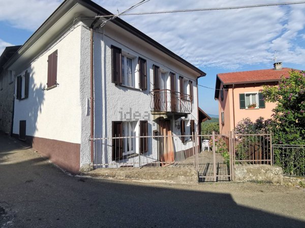 casa indipendente in vendita a Tornolo in zona Tarsogno