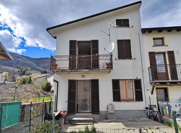 casa semindipendente in vendita a Tornolo in zona Tarsogno