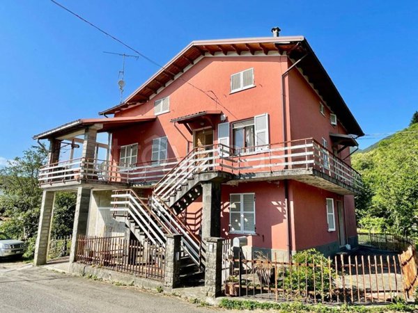 casa indipendente in vendita a Tornolo in zona Tarsogno