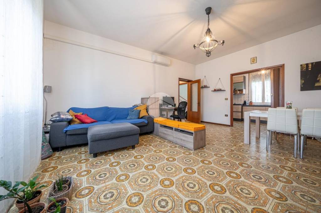 casa indipendente in vendita a Torrile in zona Bezze