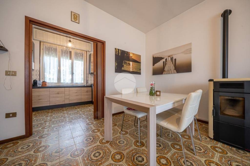 casa indipendente in vendita a Torrile in zona Bezze