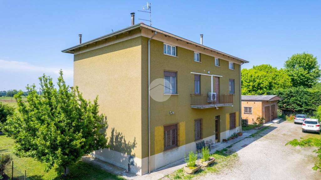 casa indipendente in vendita a Torrile in zona Bezze