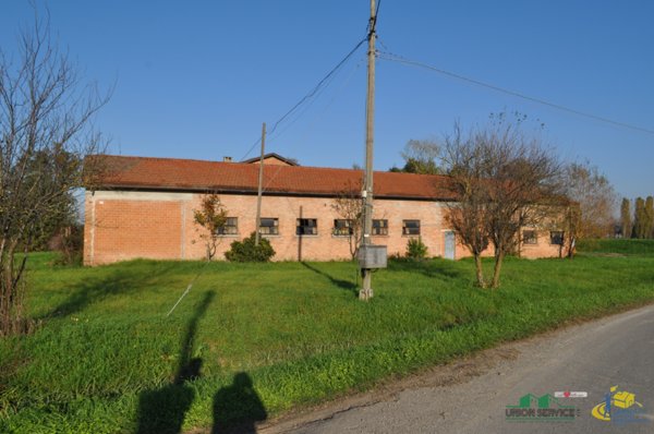 capannone in vendita a Torrile