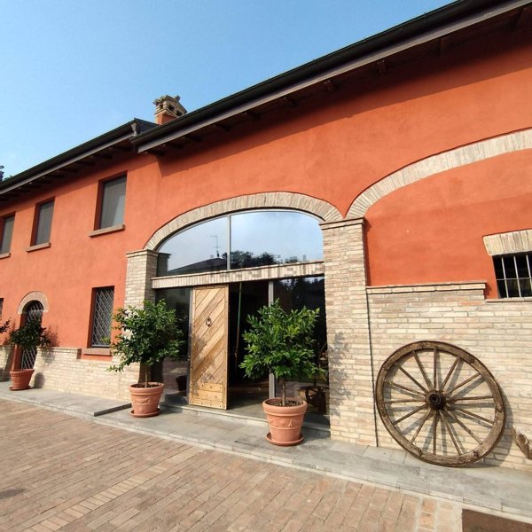 esavano in vendita a Torrile in zona San Polo