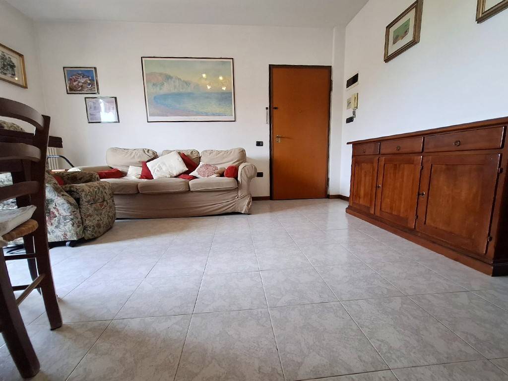 appartamento in vendita a Torrile in zona Rivarolo