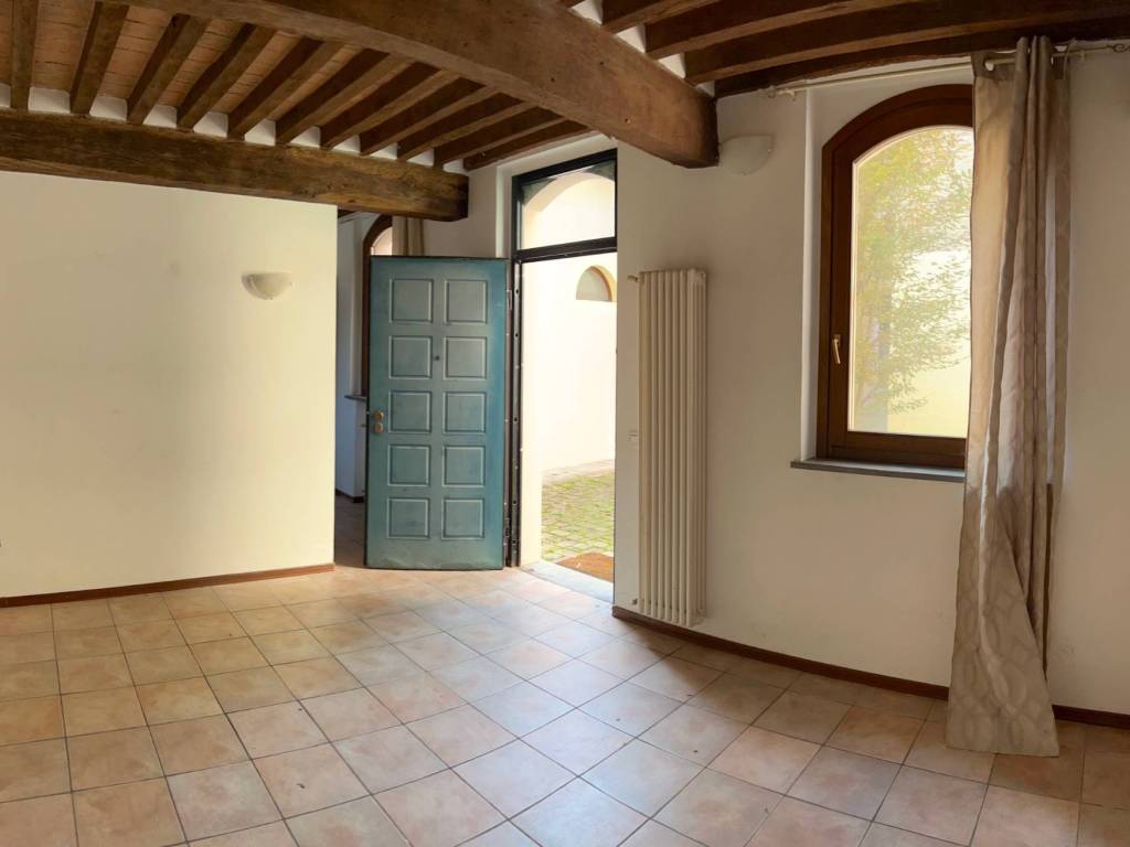 appartamento in vendita a Torrile in zona Rivarolo