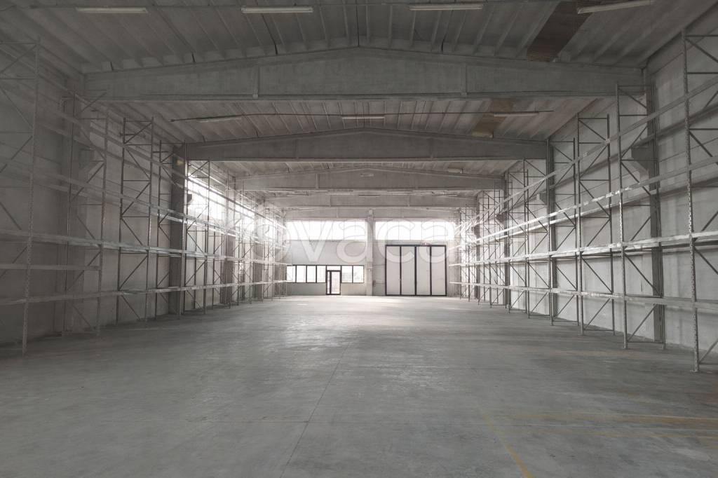 locale commerciale in vendita a Torrile in zona San Polo