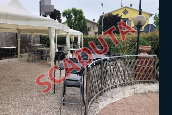 negozio in vendita a Torrile in zona Bezze