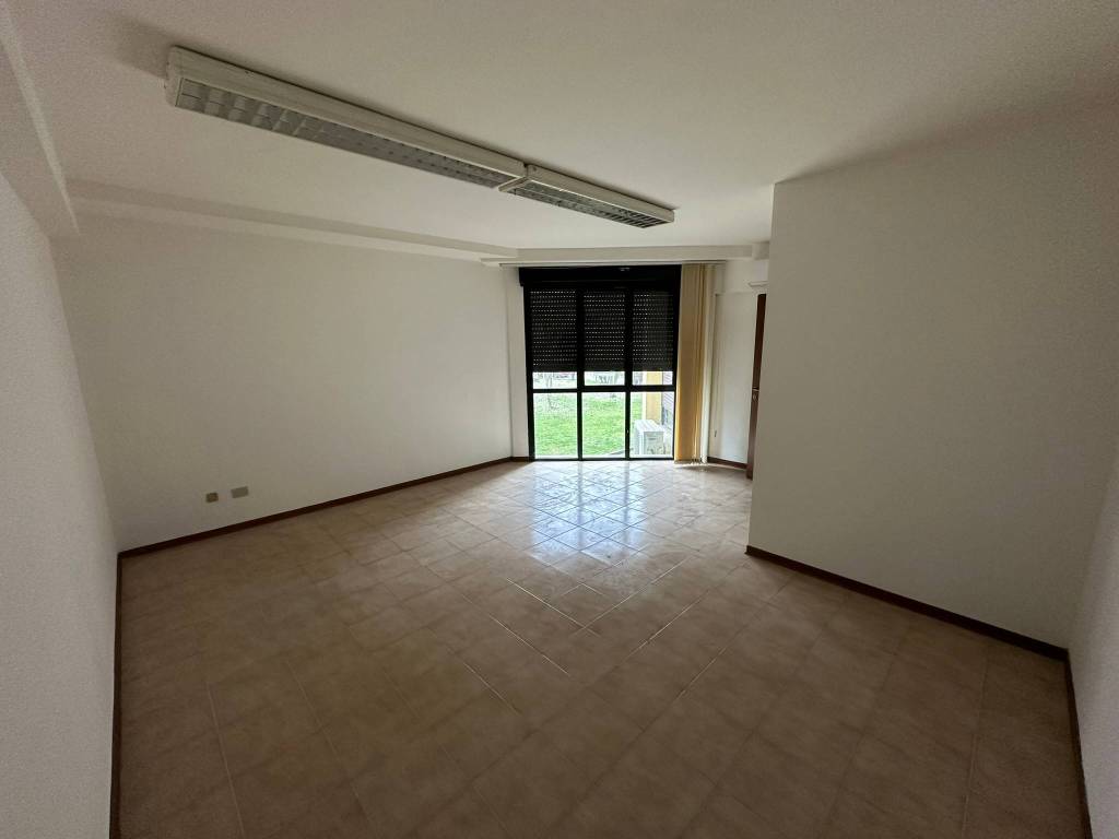 ufficio in vendita a Torrile in zona San Polo