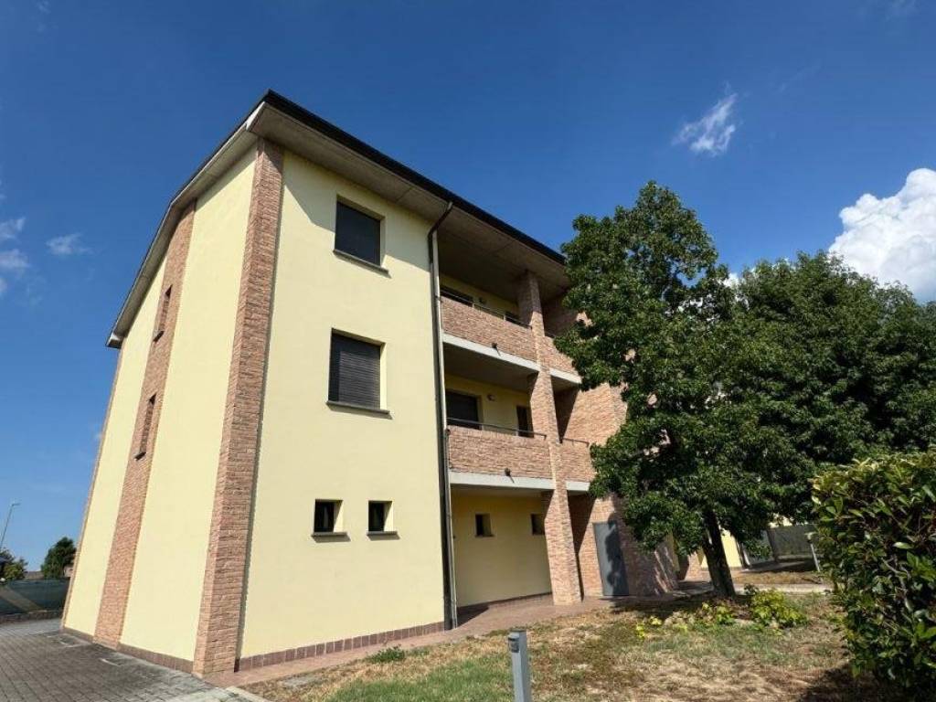 appartamento in vendita a Torrile in zona Rivarolo