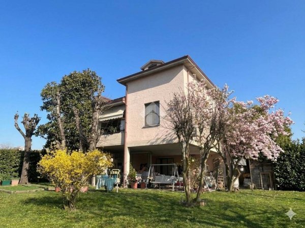 casa indipendente in vendita a Torrile in zona Bezze