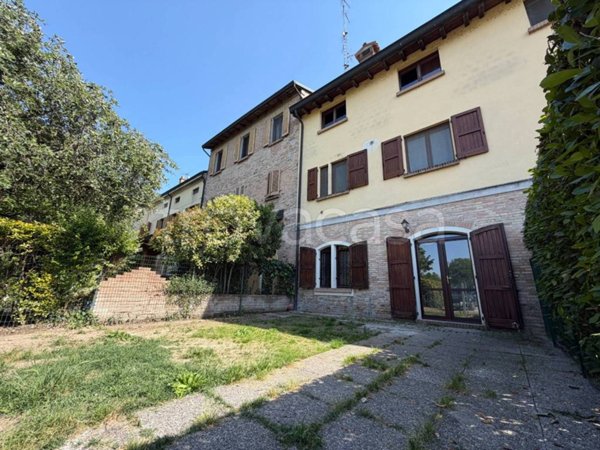 appartamento in vendita a Torrile in zona Rivarolo