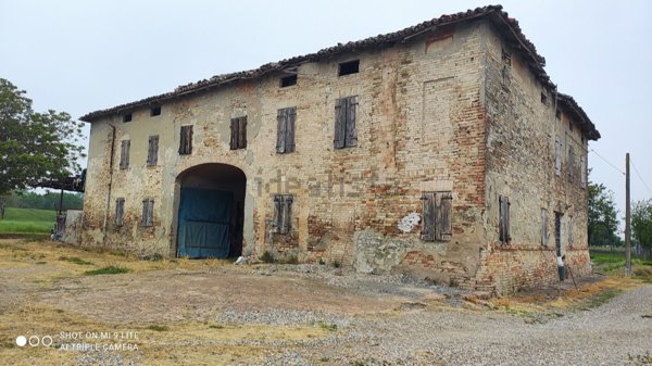 pentavano in vendita a Torrile in zona Quartiere Minari