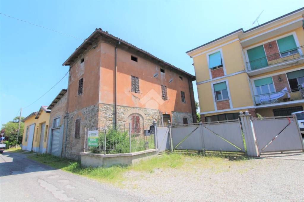casa indipendente in vendita a Traversetolo in zona Bannone
