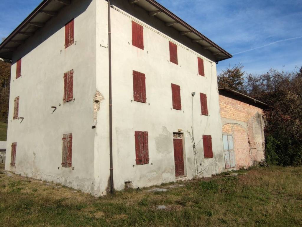 casa indipendente in vendita a Traversetolo