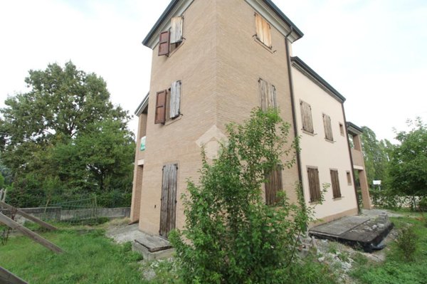 casa indipendente in vendita a Traversetolo