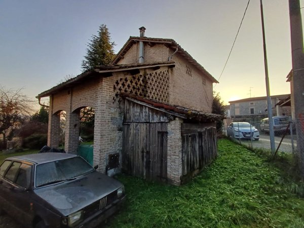 casale in vendita a Traversetolo in zona Bannone