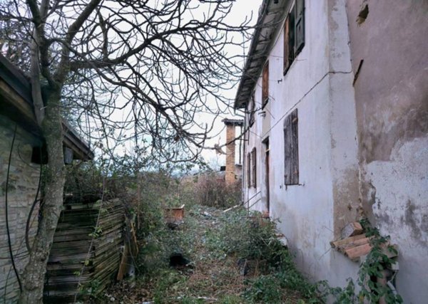 casa indipendente in vendita a Traversetolo in zona Castione de' Baratti