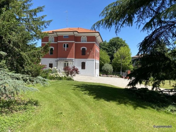 casa indipendente in vendita a Traversetolo