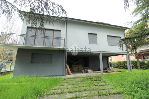 casa indipendente in vendita a Traversetolo