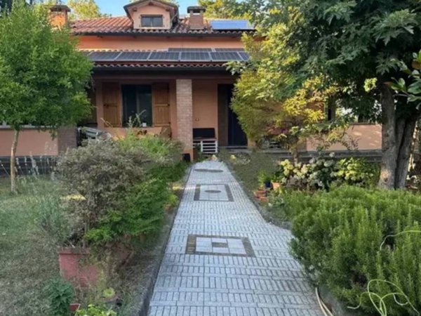 casa indipendente in vendita a Traversetolo
