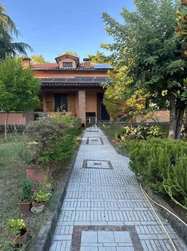 casa indipendente in vendita a Traversetolo