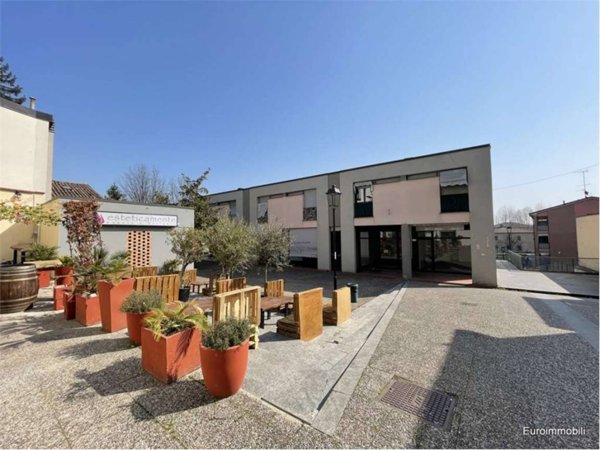 negozio in vendita a Traversetolo