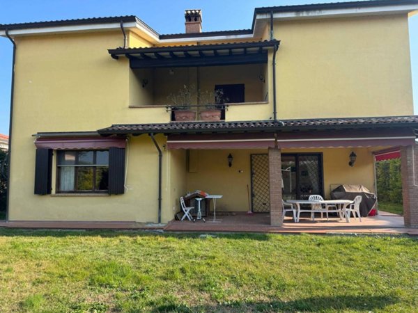 casa indipendente in vendita a Traversetolo in zona Bannone