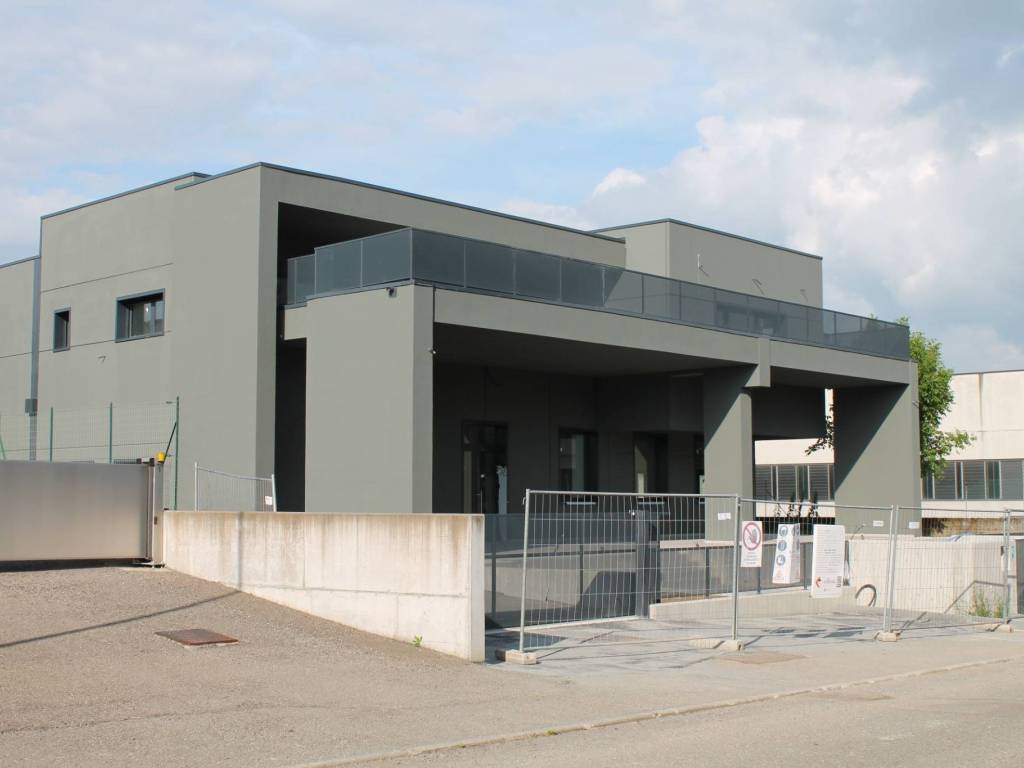 locale commerciale in vendita a Traversetolo