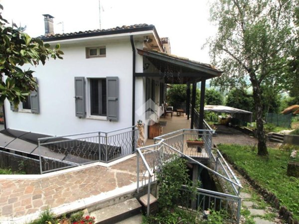 casa indipendente in vendita a Traversetolo in zona Guardasone