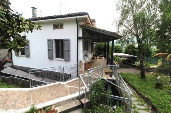 casa indipendente in vendita a Traversetolo in zona Guardasone