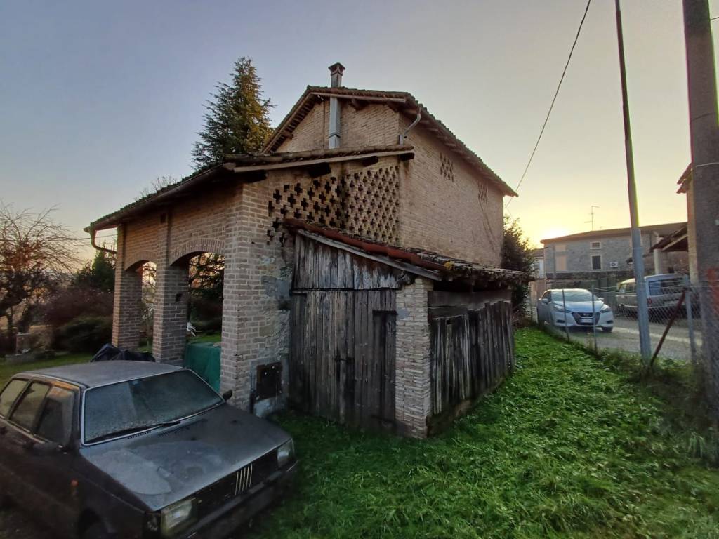 casa indipendente in vendita a Traversetolo in zona Bannone