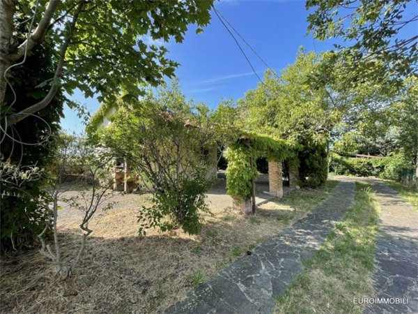 casa indipendente in vendita a Traversetolo in zona Cazzola