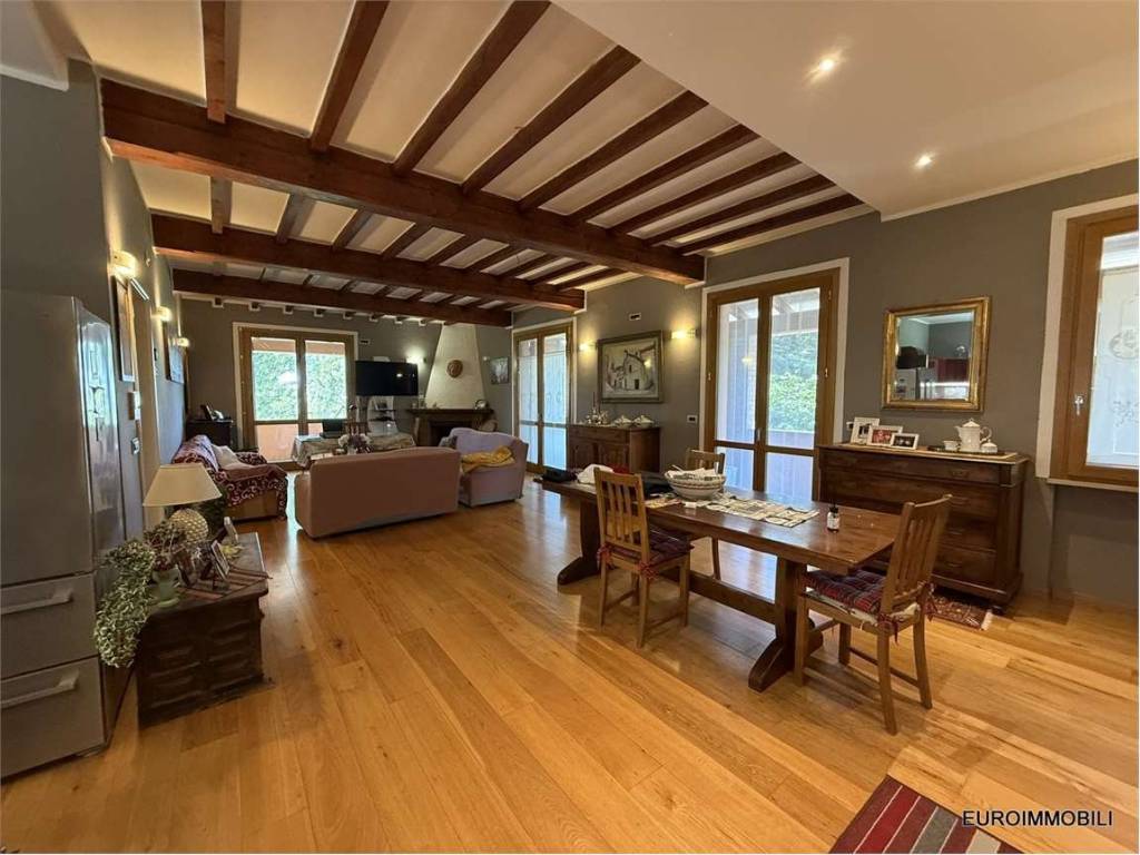 casa indipendente in vendita a Traversetolo
