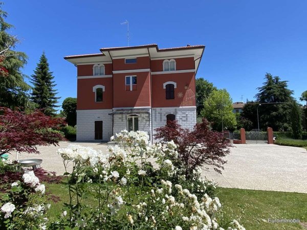 casa indipendente in vendita a Traversetolo