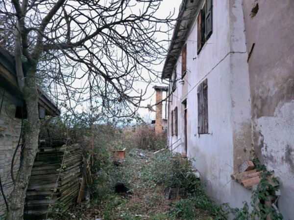 casa indipendente in vendita a Traversetolo in zona Castione de' Baratti