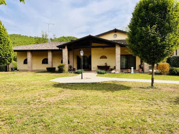 casa indipendente in vendita a Traversetolo in zona Castione de' Baratti