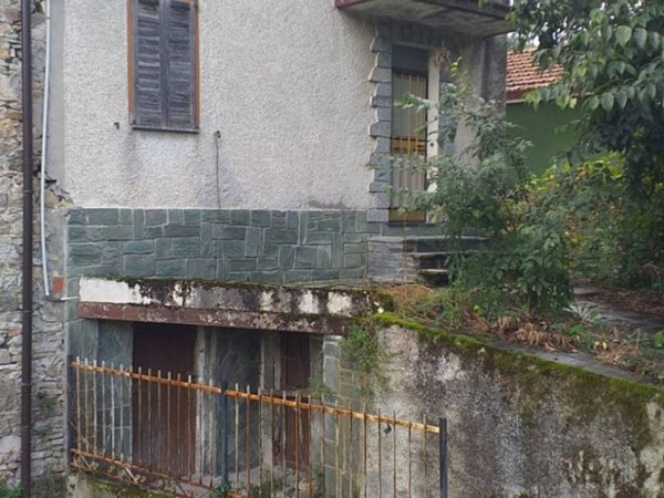 casa indipendente in vendita a Traversetolo in zona Castione de' Baratti