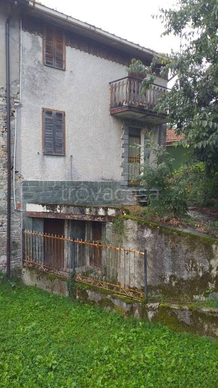 casa indipendente in vendita a Traversetolo in zona Castione de' Baratti
