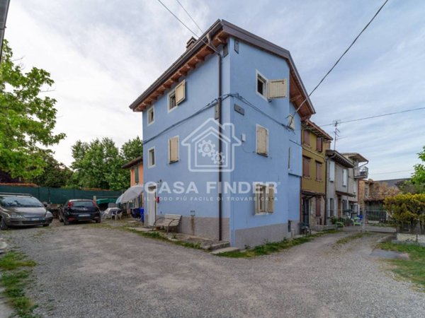 appartamento in vendita a Traversetolo in zona Bannone