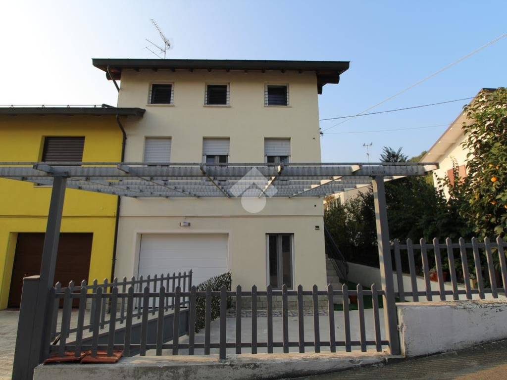 casa indipendente in vendita a Traversetolo