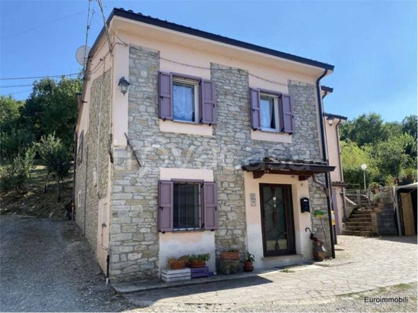 casa indipendente in vendita a Traversetolo in zona Castione de' Baratti