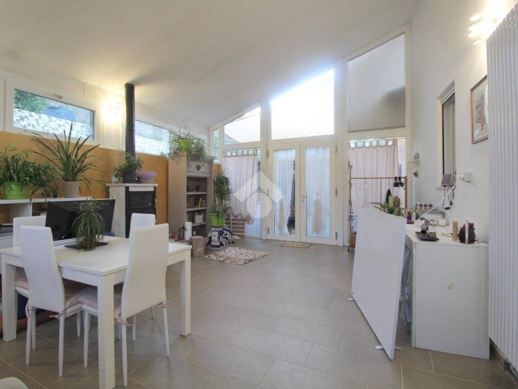 casa indipendente in vendita a Traversetolo in zona Castione de' Baratti