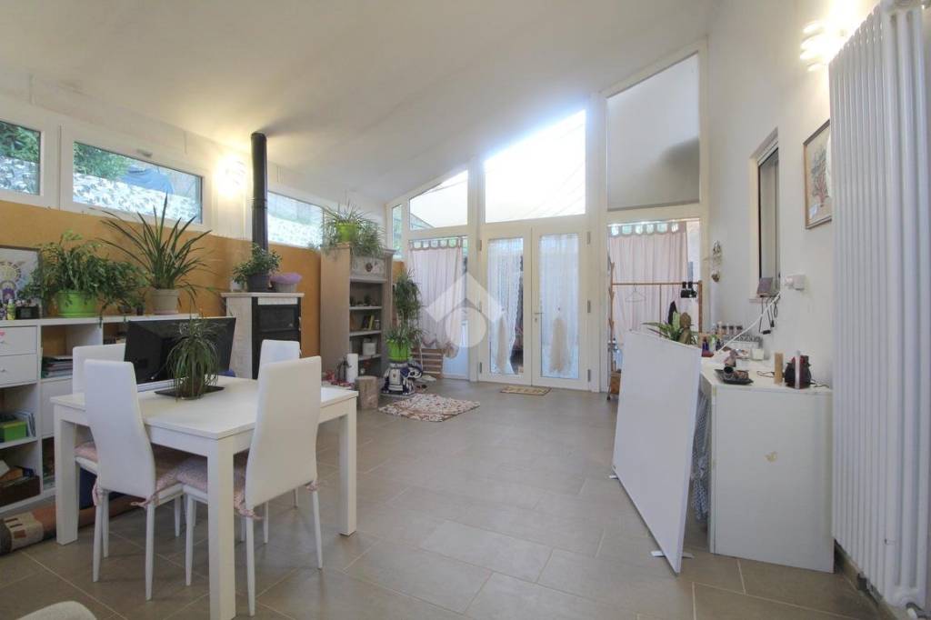 casa indipendente in vendita a Traversetolo in zona Castione de' Baratti