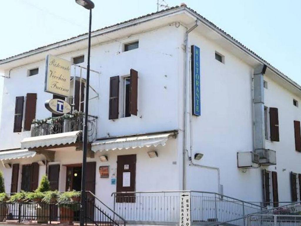 negozio in vendita a Traversetolo