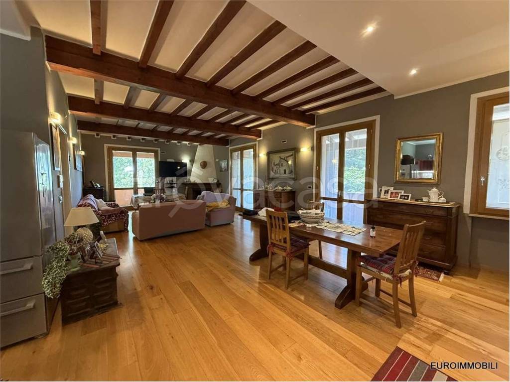 casa indipendente in vendita a Traversetolo