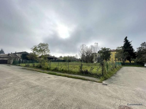 terreno edificabile in vendita a Traversetolo
