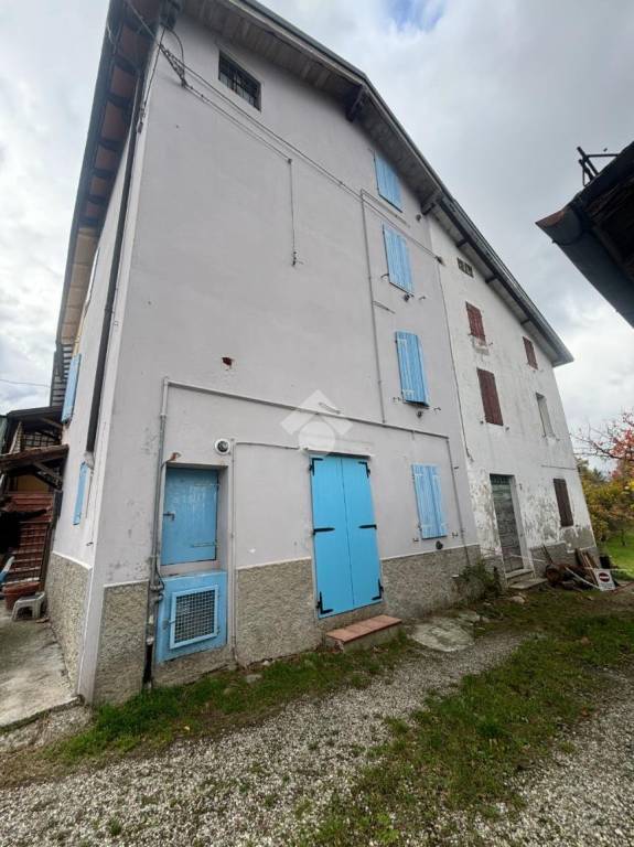 casa indipendente in vendita a Traversetolo in zona Cazzola