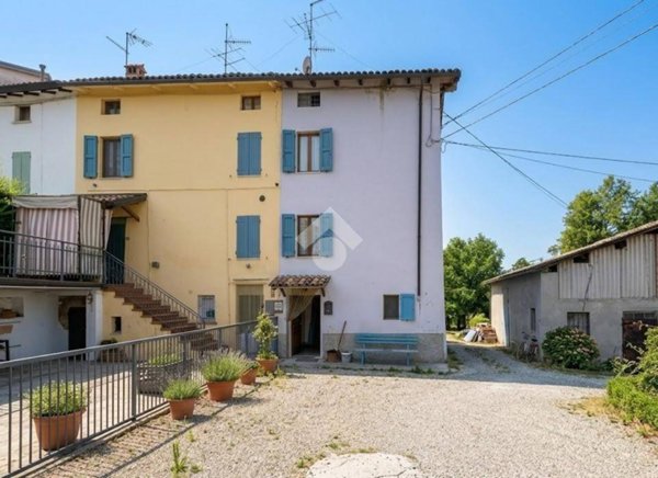 casa indipendente in vendita a Traversetolo in zona Cazzola